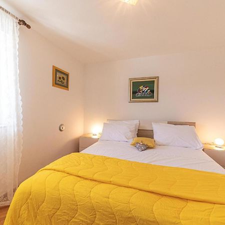 5 Bedroom Cozy Home In Okrug Donji Donji Okrug  Ngoại thất bức ảnh