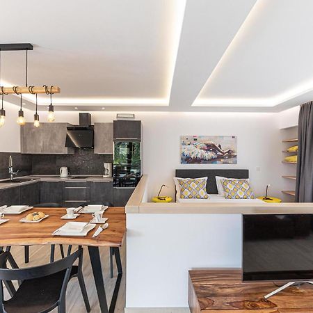 5 Bedroom Cozy Home In Okrug Donji Donji Okrug  Ngoại thất bức ảnh