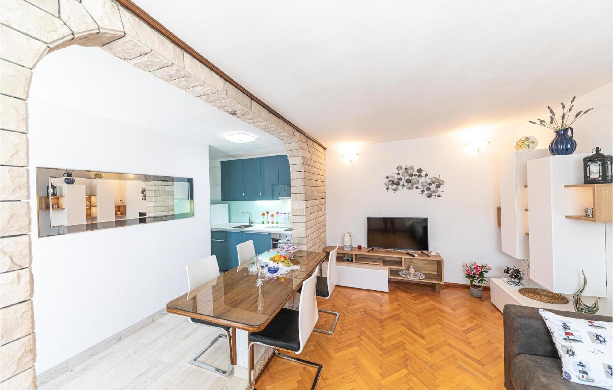 5 Bedroom Cozy Home In Okrug Donji Donji Okrug  Ngoại thất bức ảnh
