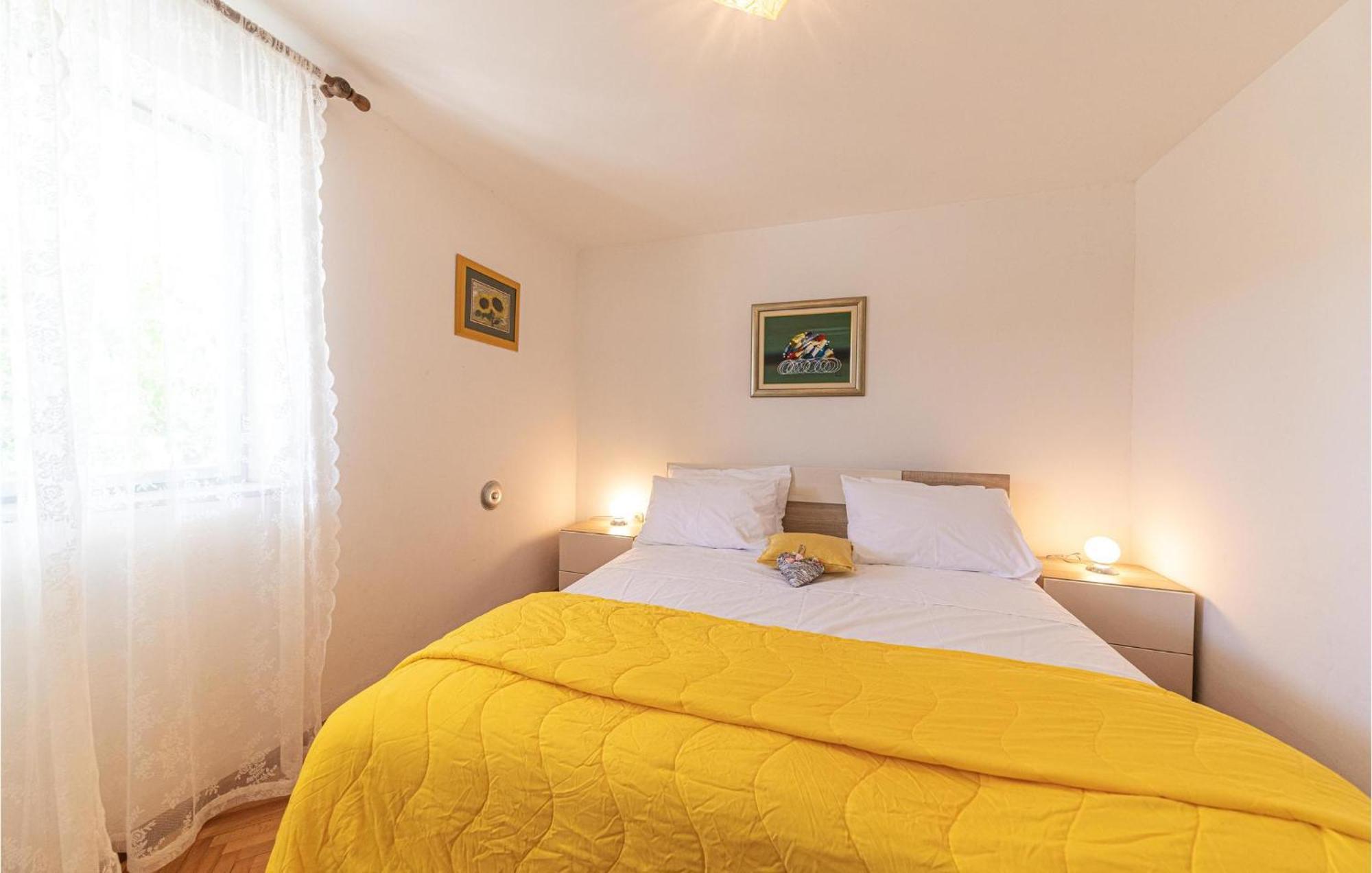 5 Bedroom Cozy Home In Okrug Donji Donji Okrug  Ngoại thất bức ảnh