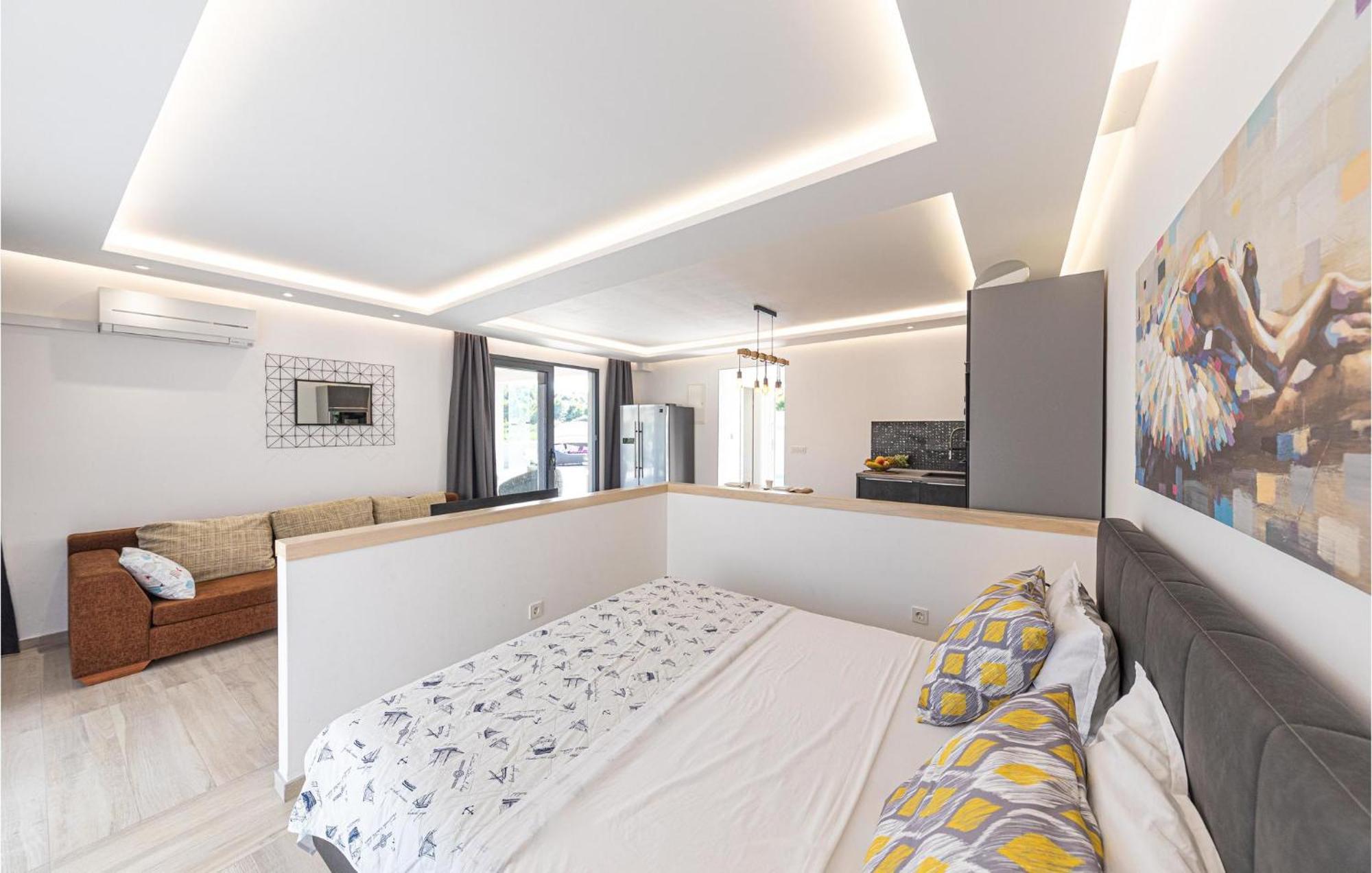 5 Bedroom Cozy Home In Okrug Donji Donji Okrug  Ngoại thất bức ảnh