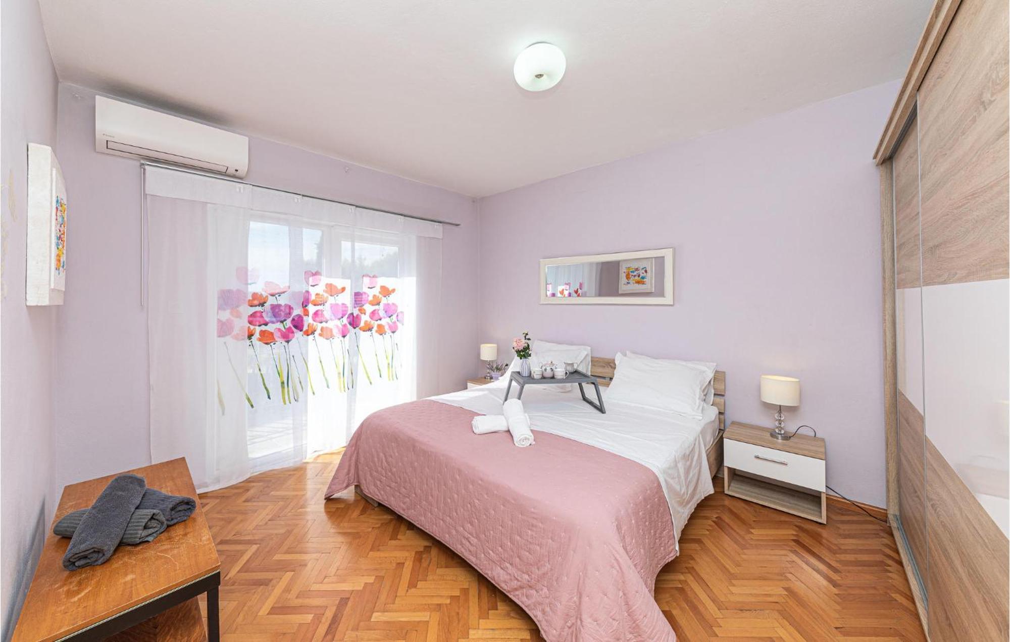 5 Bedroom Cozy Home In Okrug Donji Donji Okrug  Ngoại thất bức ảnh