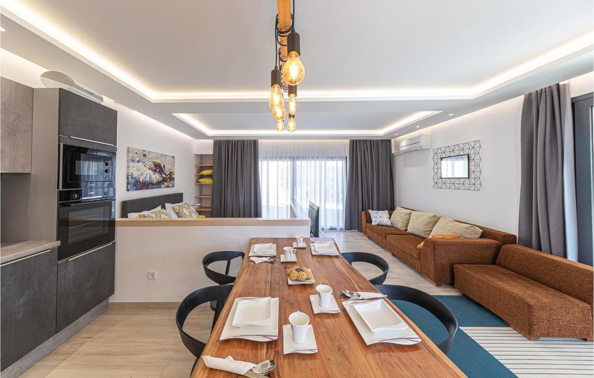 5 Bedroom Cozy Home In Okrug Donji Donji Okrug  Ngoại thất bức ảnh
