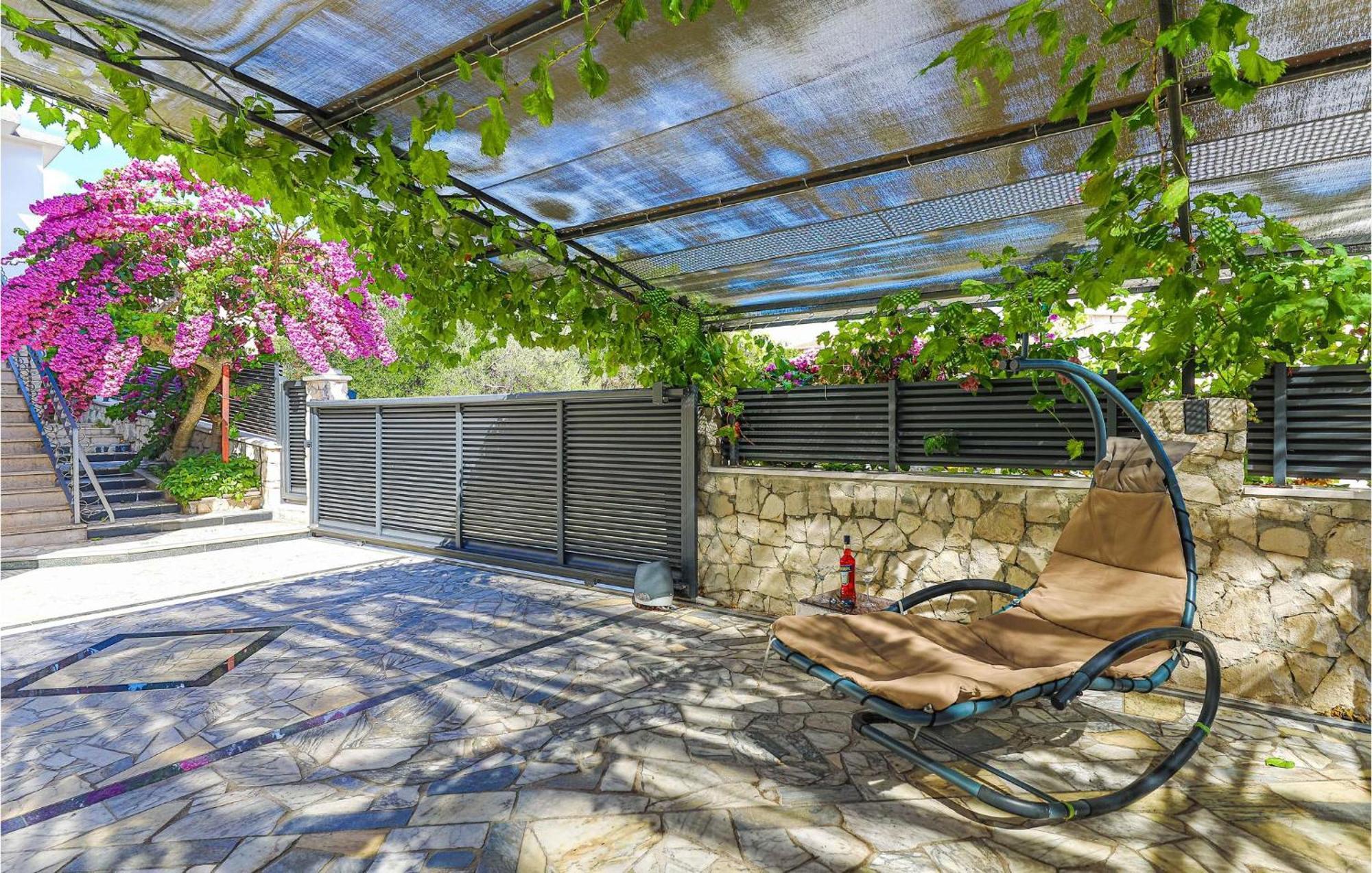 5 Bedroom Cozy Home In Okrug Donji Donji Okrug  Ngoại thất bức ảnh