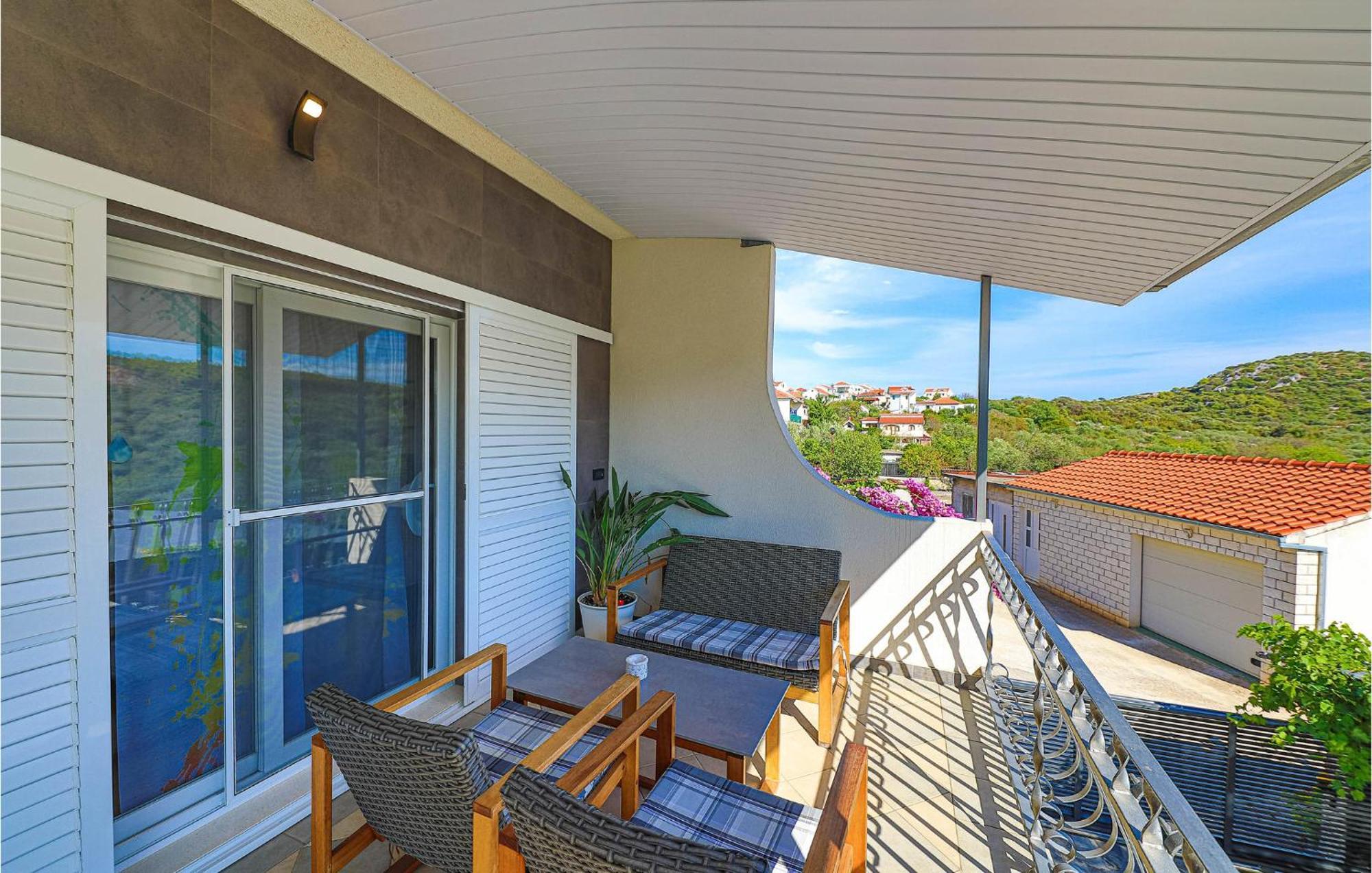5 Bedroom Cozy Home In Okrug Donji Donji Okrug  Ngoại thất bức ảnh