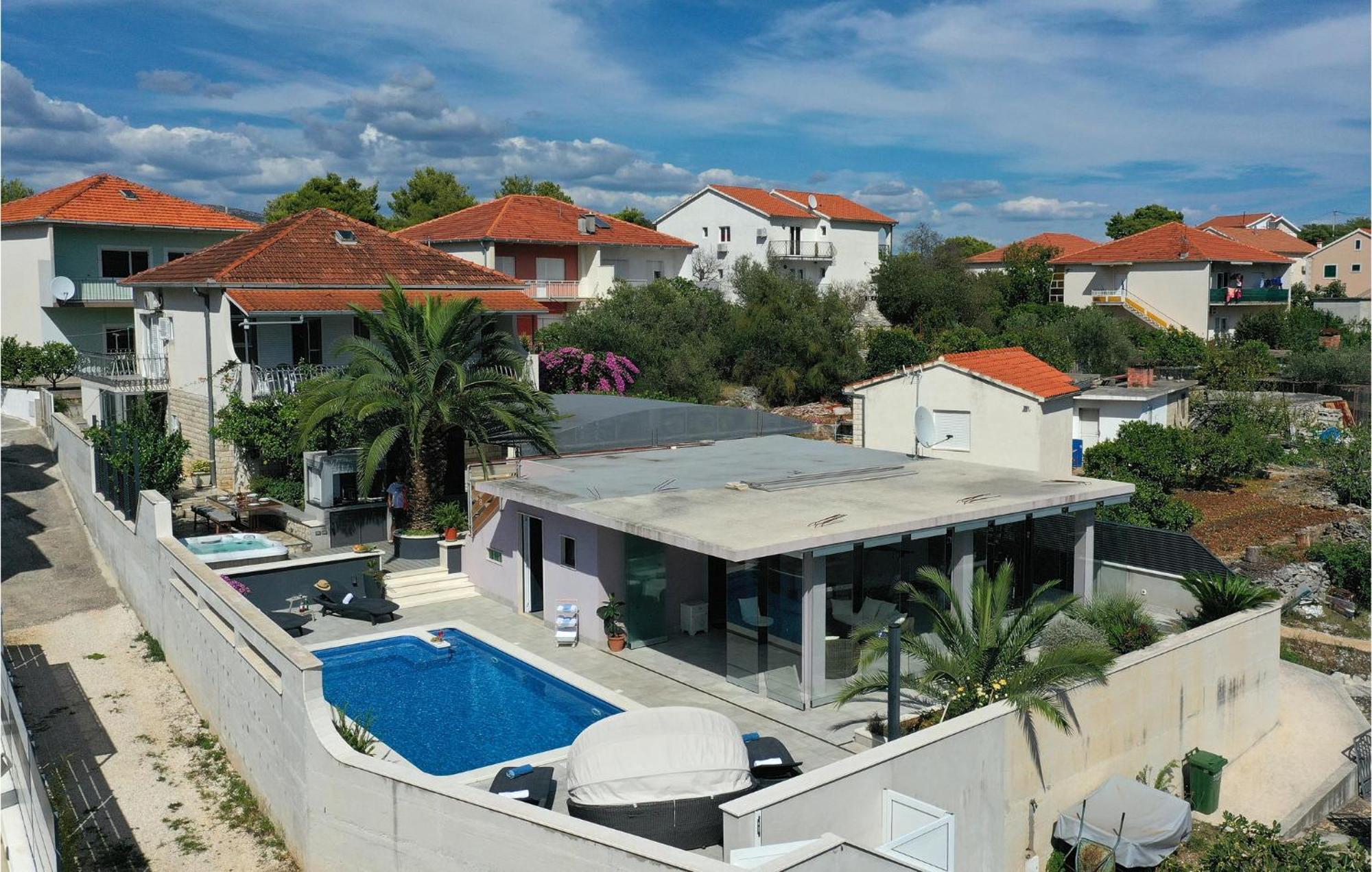 5 Bedroom Cozy Home In Okrug Donji Donji Okrug  Ngoại thất bức ảnh